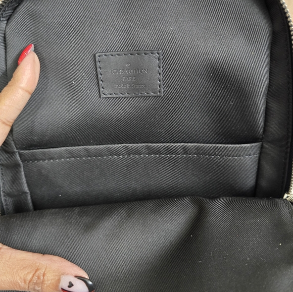 Louis vuitton sling bag - Picture 2 of 9